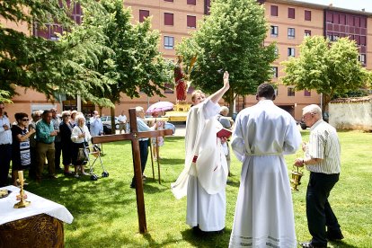 Tradicional bendición de los campos este domingo en la ermita de Santa Bárbara.