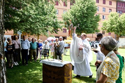 Tradicional bendición de los campos este domingo en la ermita de Santa Bárbara.
