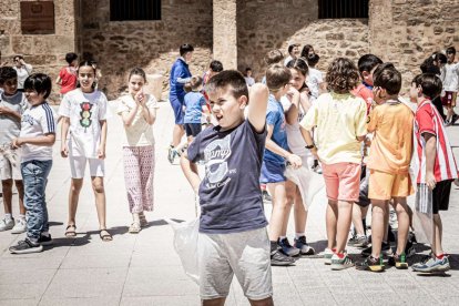 Comienzan los actos festivos con un juego pirotécnico para los más pequeños