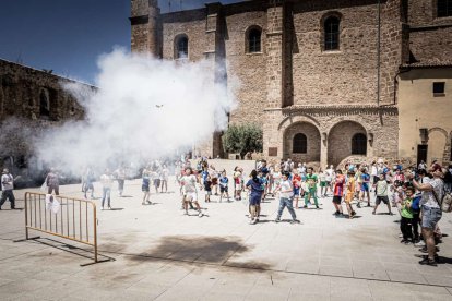 Comienzan los actos festivos con un juego pirotécnico para los más pequeños