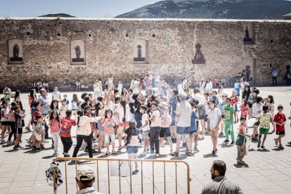 Comienzan los actos festivos con un juego pirotécnico para los más pequeños