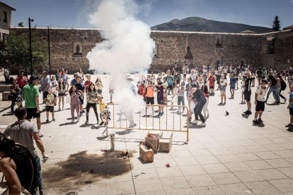 Comienzan los actos festivos con un juego pirotécnico para los más pequeños