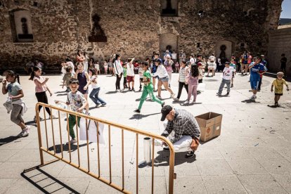 Comienzan los actos festivos con un juego pirotécnico para los más pequeños