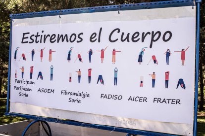 Una sesión de estiramientos dirigida por el fisioterapeuta de Fadiso, Ismael de Miguel