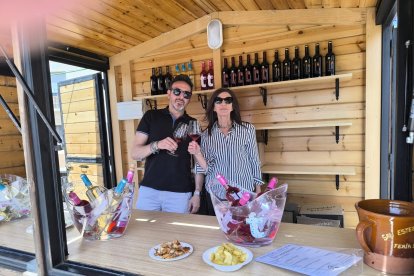 Expositor de bodega y vinos en San Esteban.