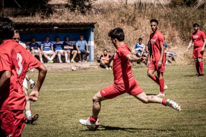 Un partido de viejas glorias abrió la celebración