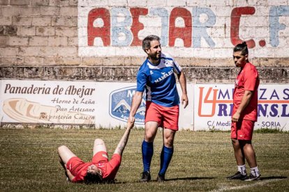 Un partido de viejas glorias abrió la celebración