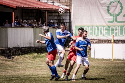 Un partido de viejas glorias abrió la celebración
