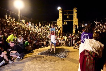 Fe, valor y tradición en el Paso del Fuego de San Pedro Manrique.