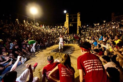 Fe, valor y tradición en el Paso del Fuego de San Pedro Manrique.