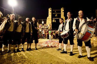 Fe, valor y tradición en el Paso del Fuego de San Pedro Manrique.