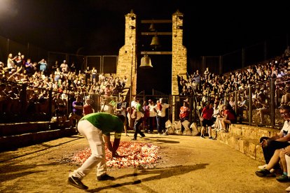 Fe, valor y tradición en el Paso del Fuego de San Pedro Manrique.