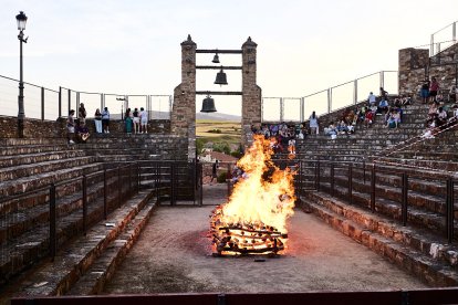 Fe, valor y tradición en el Paso del Fuego de San Pedro Manrique.