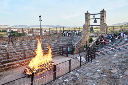 Fe, valor y tradición en el Paso del Fuego de San Pedro Manrique.