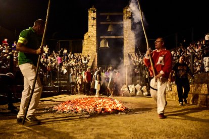 Fe, valor y tradición en el Paso del Fuego de San Pedro Manrique.