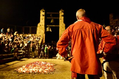 Fe, valor y tradición en el Paso del Fuego de San Pedro Manrique.