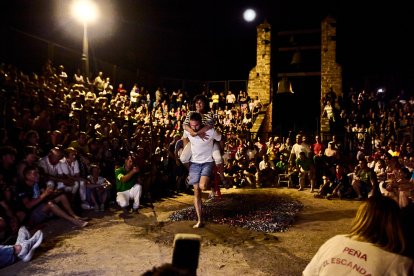 Fe, valor y tradición en el Paso del Fuego de San Pedro Manrique.