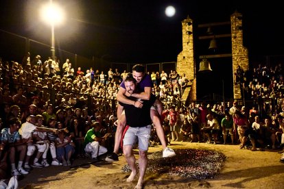 Fe, valor y tradición en el Paso del Fuego de San Pedro Manrique.
