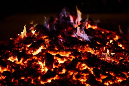 Fe, valor y tradición en el Paso del Fuego de San Pedro Manrique.