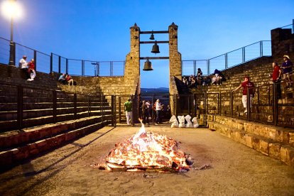 Fe, valor y tradición en el Paso del Fuego de San Pedro Manrique.