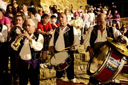 Fe, valor y tradición en el Paso del Fuego de San Pedro Manrique.