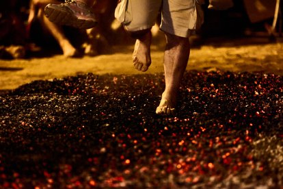 Fe, valor y tradición en el Paso del Fuego de San Pedro Manrique.