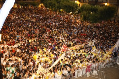 La plaza Mayor, una vez más a rebosar en el Miércoles El Pregón.