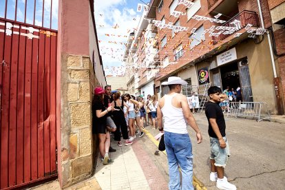 La mañana del Sábado Agés deja una de las estampas más íntimas y tradicionales de las Fiestas de San Juan.