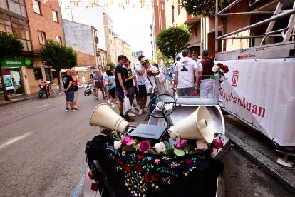 La mañana del Sábado Agés deja una de las estampas más íntimas y tradicionales de las Fiestas de San Juan.