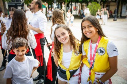 Reconocimiento a creadores y subastadores en el Sábado Agés 2026.