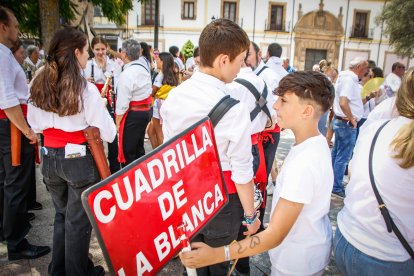 Reconocimiento a creadores y subastadores en el Sábado Agés 2026.