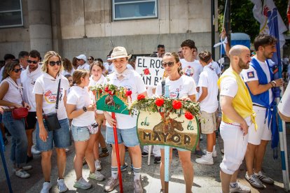 Reconocimiento a creadores y subastadores en el Sábado Agés 2026.