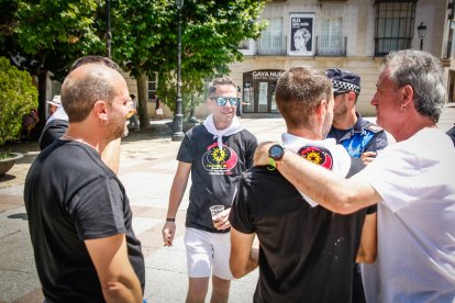 Reconocimiento a creadores y subastadores en el Sábado Agés 2026.