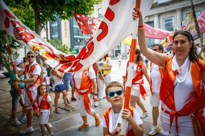 Reconocimiento a creadores y subastadores en el Sábado Agés 2026.