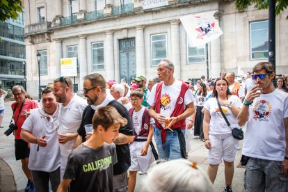 Reconocimiento a creadores y subastadores en el Sábado Agés 2026.