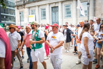Reconocimiento a creadores y subastadores en el Sábado Agés 2026.
