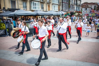 Reconocimiento a creadores y subastadores en el Sábado Agés 2026.