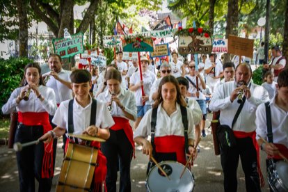 Reconocimiento a creadores y subastadores en el Sábado Agés 2026.