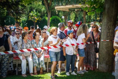 Reconocimiento a creadores y subastadores en el Sábado Agés 2026.