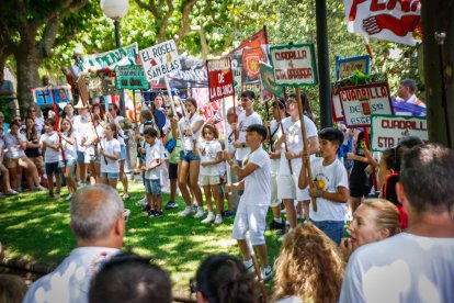 Reconocimiento a creadores y subastadores en el Sábado Agés 2026.