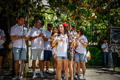 Reconocimiento a creadores y subastadores en el Sábado Agés 2026.