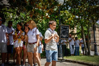 Reconocimiento a creadores y subastadores en el Sábado Agés 2026.