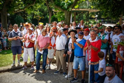 Reconocimiento a creadores y subastadores en el Sábado Agés 2026.