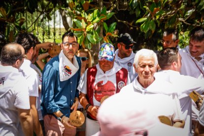 Reconocimiento a creadores y subastadores en el Sábado Agés 2026.