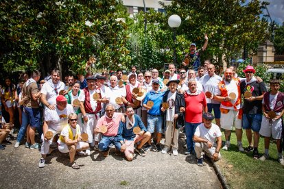 Reconocimiento a creadores y subastadores en el Sábado Agés 2026.