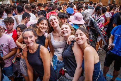 El público abarrota las cuadrillas en la tarde de los Agés.
