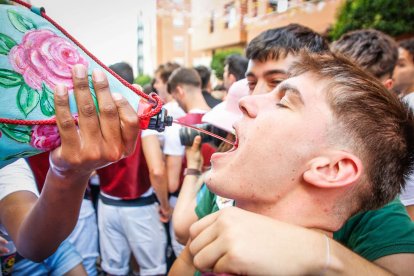 El público abarrota las cuadrillas en la tarde de los Agés.