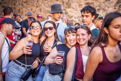 El público abarrota las cuadrillas en la tarde de los Agés.