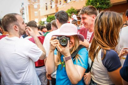 El público abarrota las cuadrillas en la tarde de los Agés.