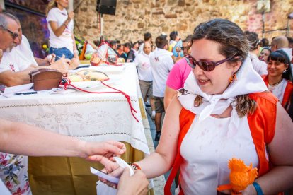 El público abarrota las cuadrillas en la tarde de los Agés.